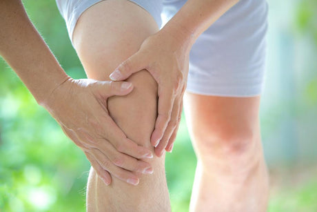 osteoarthritis-pain-in-knee-flare-up-with-person-holding-knee